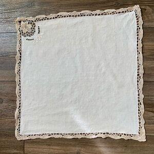 Vintage table cloths 18/18”